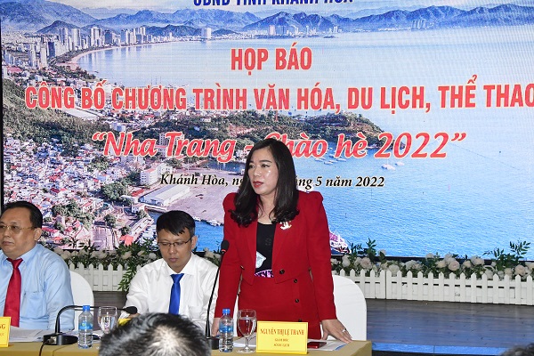 Bà Nguyễn Thị Lệ Thanh- Giám đốc sở Du lịch trả lời báo chí