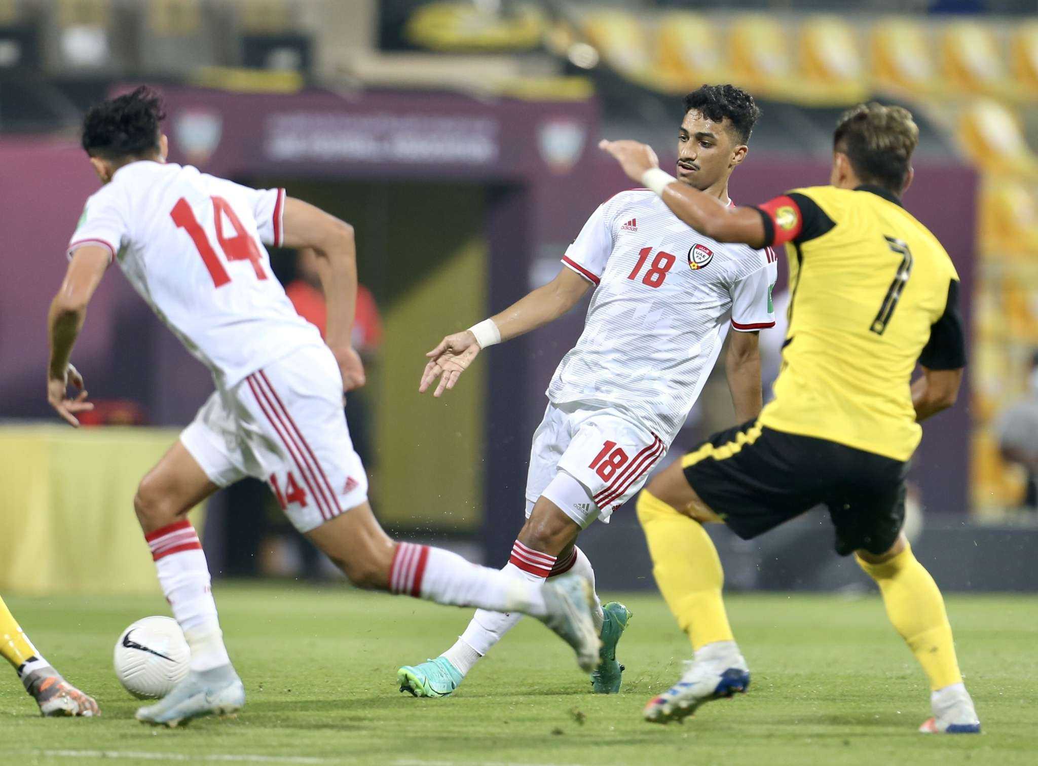 Vòng loại World Cup 2022, UAE 4-0 Malaysia: Chủ nhà lột xác, đe dọa ngôi đầu tuyển Việt Nam