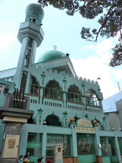 Chính điện Thánh đường Jamiul Islamiyah (Nancy) 459 Trần Hưng Đạo, Quận 1 (TP. Hồ Chí Minh) 