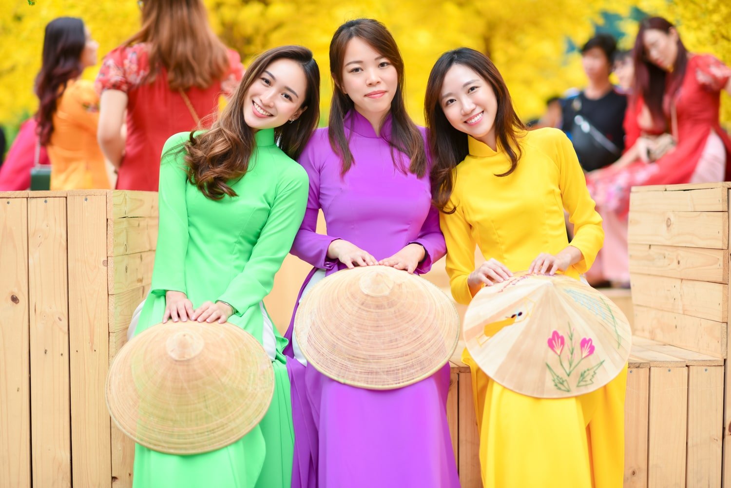 Top 40 ảnh áo dài chụp với Hoa đào, hoa mai tết tuyệt đẹp- HThao Studio
