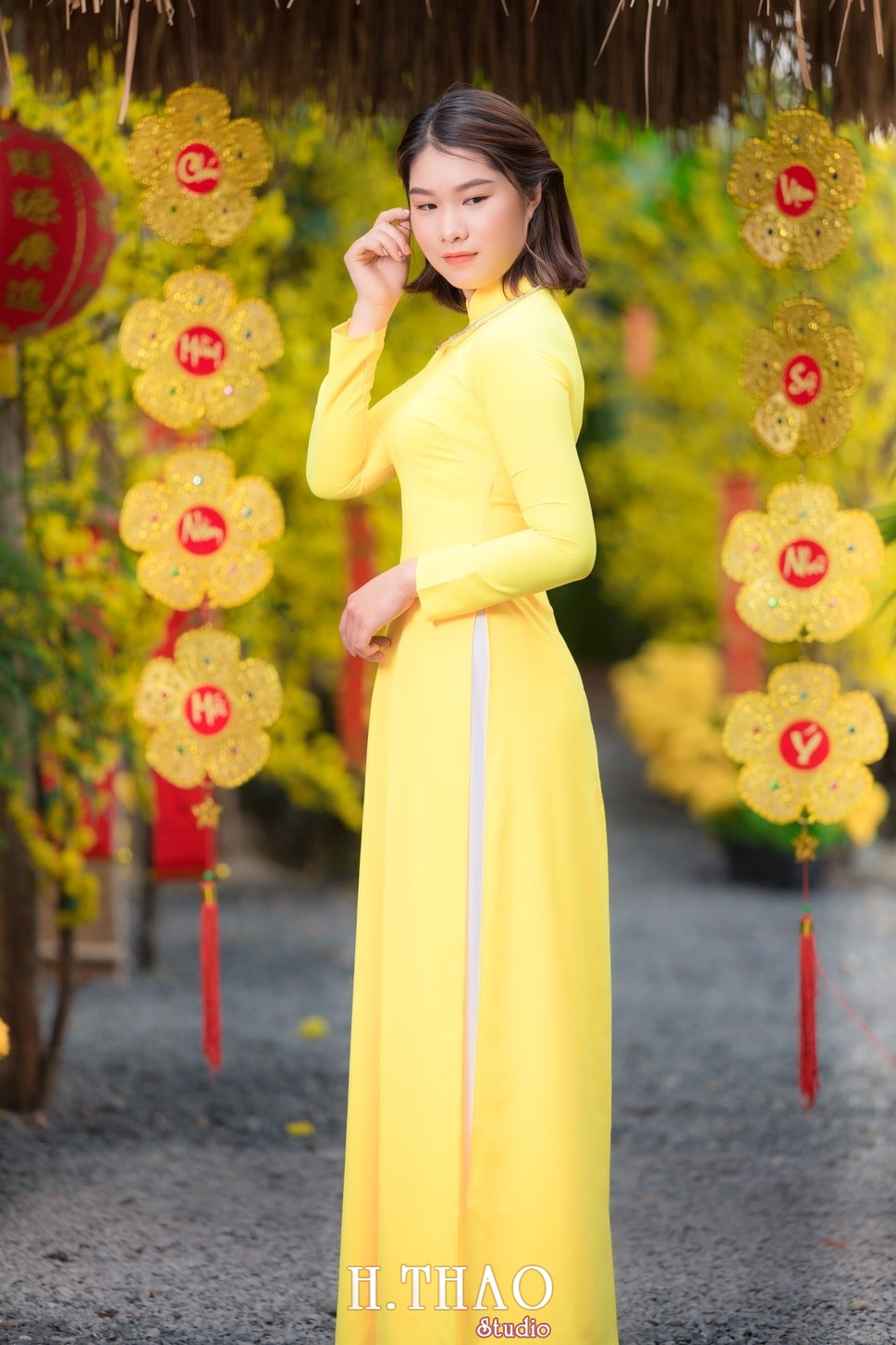 Ao dai tet 1 - Top 40 ảnh áo dài chụp với Hoa đào, hoa mai tết tuyệt đẹp- HThao Studio