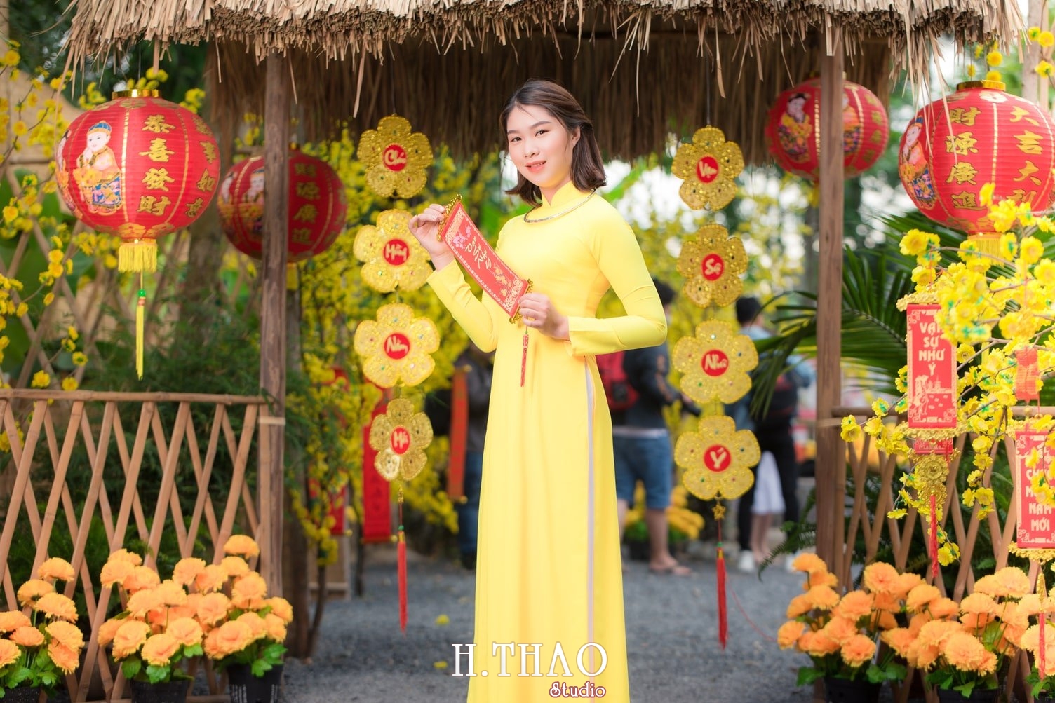 Ao dai tet 10 - Top 40 ảnh áo dài chụp với Hoa đào, hoa mai tết tuyệt đẹp- HThao Studio