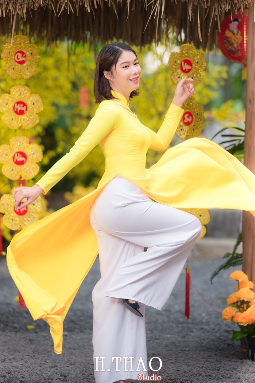 Ao dai tet 2 - Top 40 ảnh áo dài chụp với Hoa đào, hoa mai tết tuyệt đẹp- HThao Studio