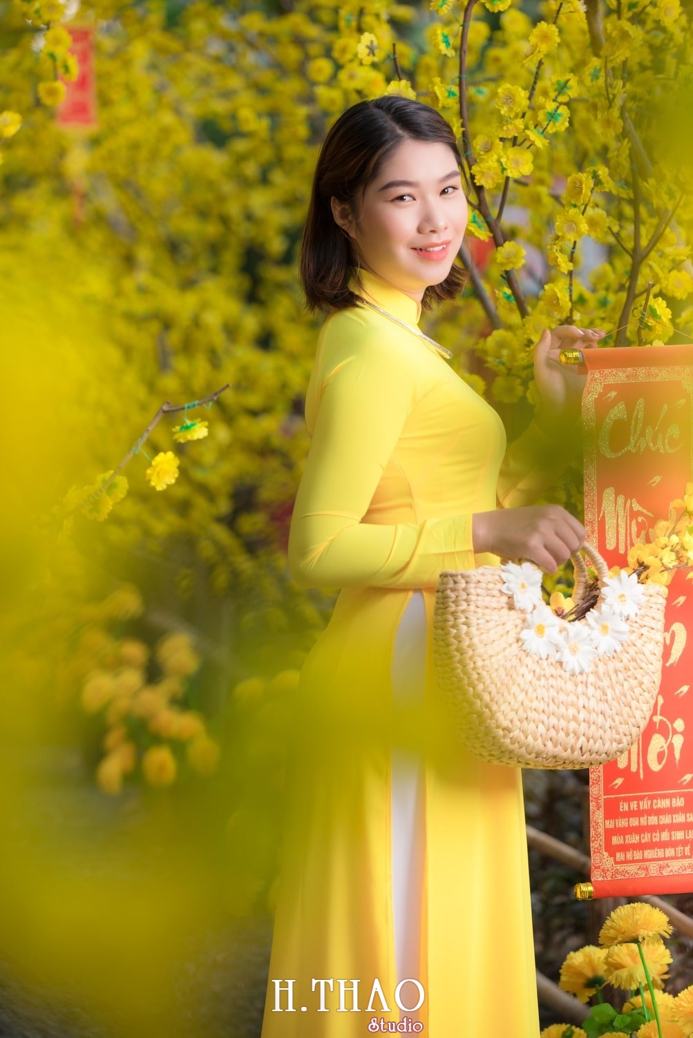 Ao dai tet 5 - Top 40 ảnh áo dài chụp với Hoa đào, hoa mai tết tuyệt đẹp- HThao Studio