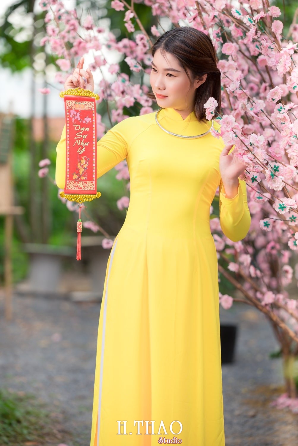 Ao dai tet 8 - Top 40 ảnh áo dài chụp với Hoa đào, hoa mai tết tuyệt đẹp- HThao Studio