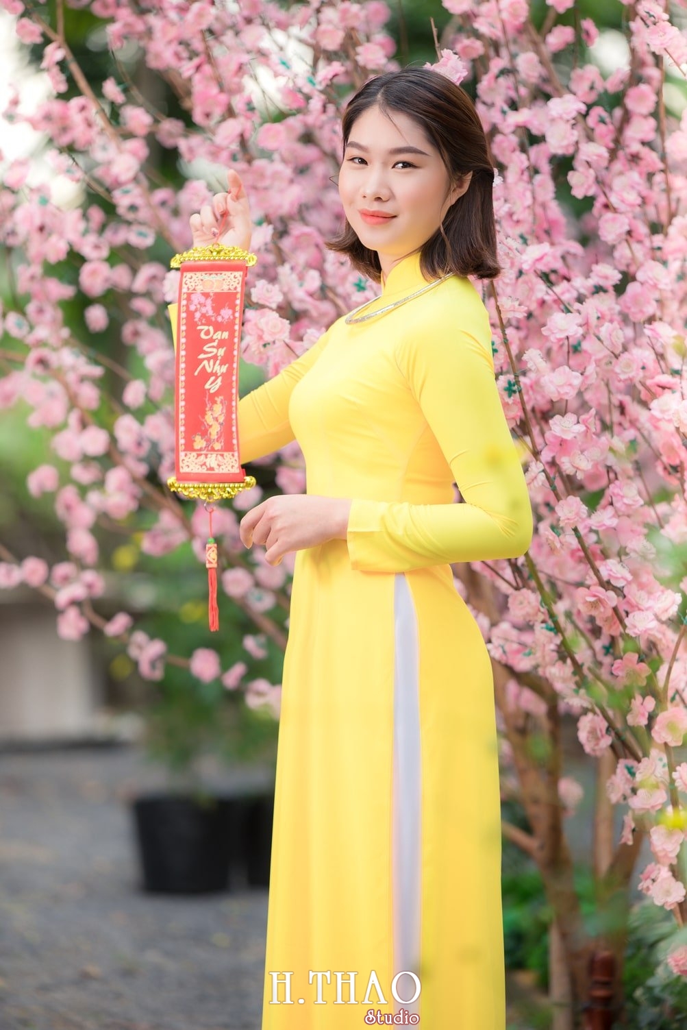 Ao dai tet 9 - Top 40 ảnh áo dài chụp với Hoa đào, hoa mai tết tuyệt đẹp- HThao Studio
