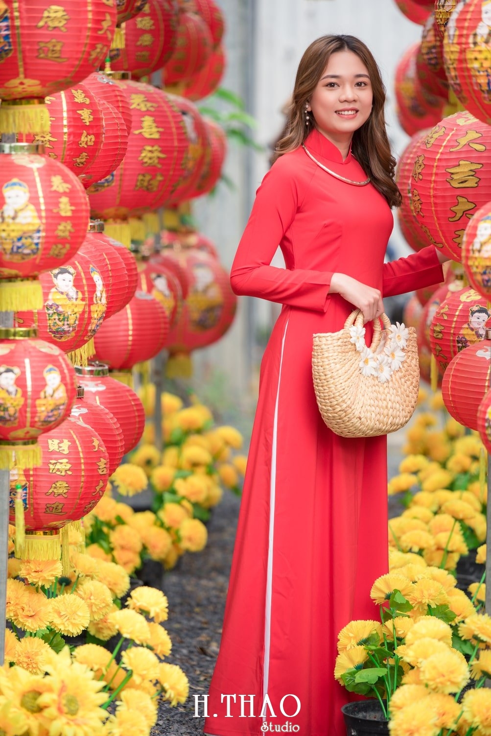 Ao dai tet do 14 - Top 40 ảnh áo dài chụp với Hoa đào, hoa mai tết tuyệt đẹp- HThao Studio