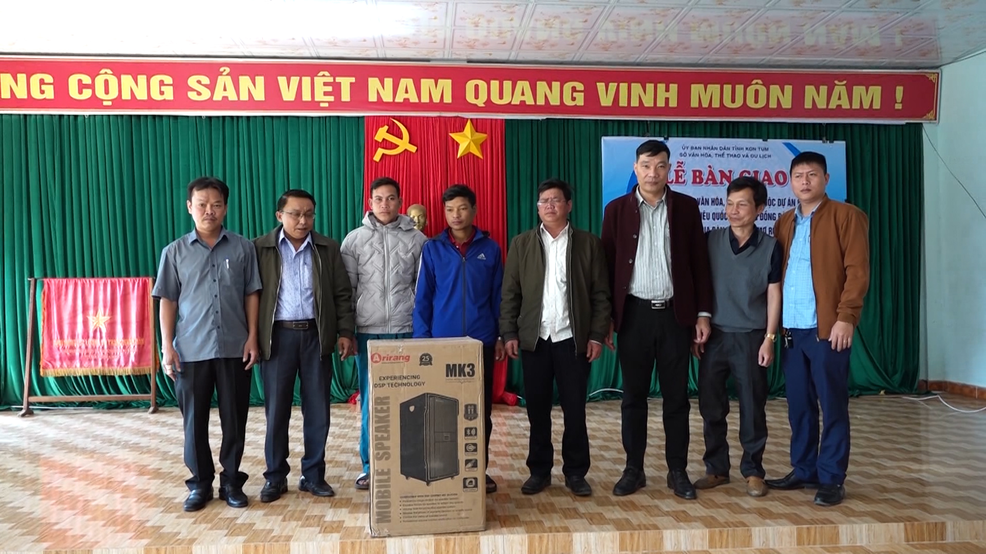 Bàn giao trang thiết bị văn hóa, thể thao cho các xã ở huyện Tu Mơ Rông