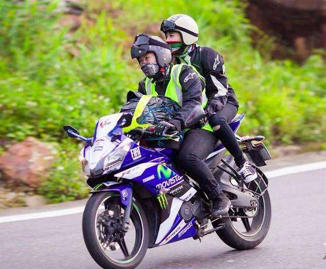 Các bạn có thể chọn xe máy nếu muốn tự chủ và đi phượt khi du lịch Lâm Đồng