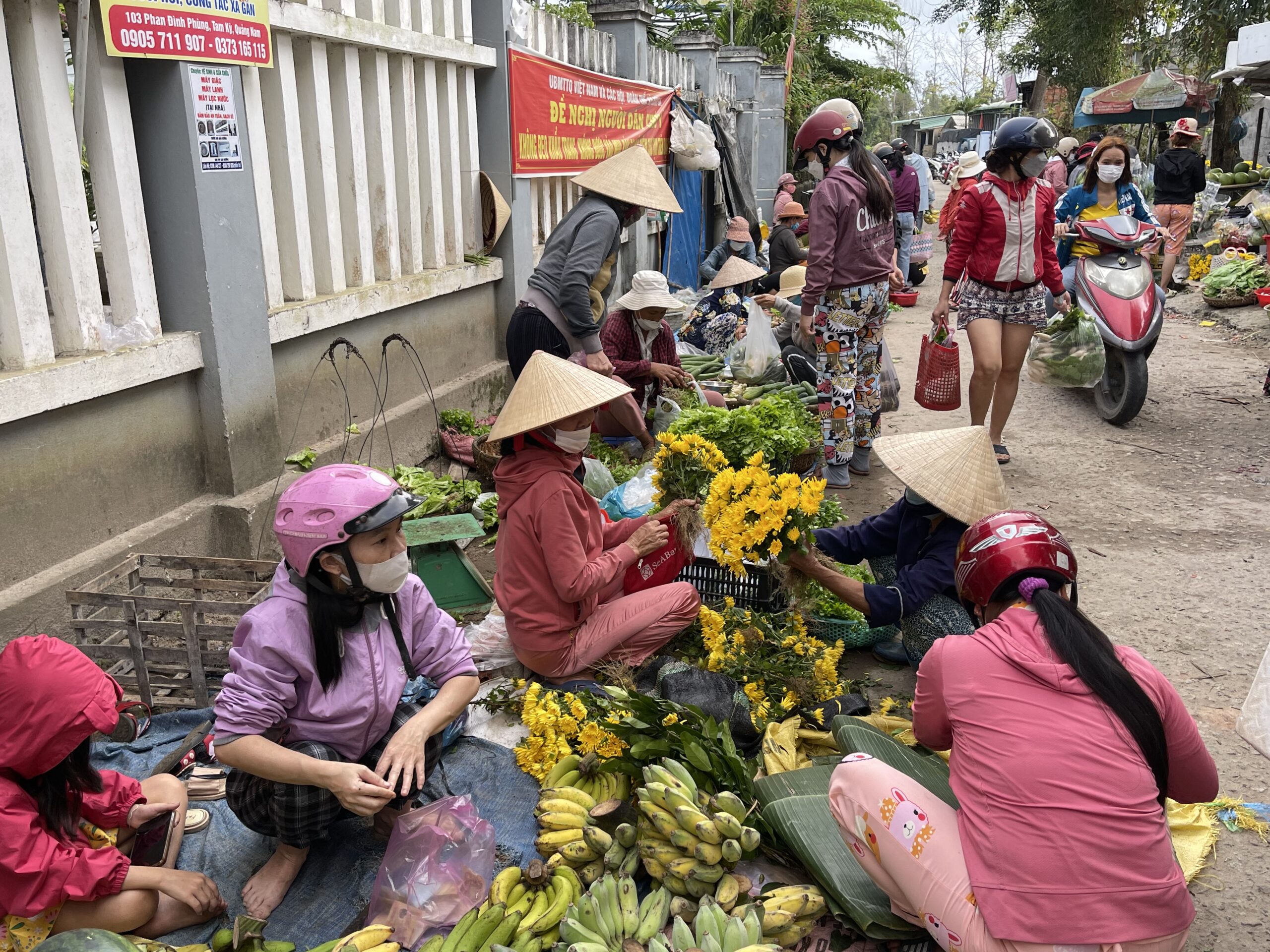 Chợ tết vui xuân 1