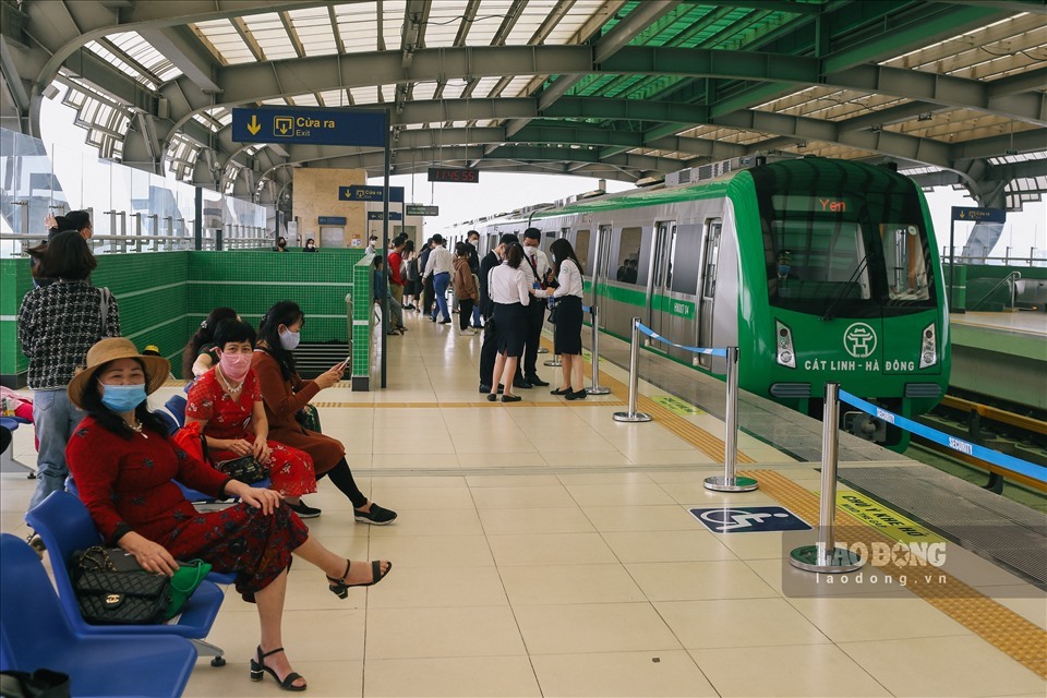 Đường sắt Cát Linh - Hà Đông mỗi ngày vận chuyển trên 15.600 khách