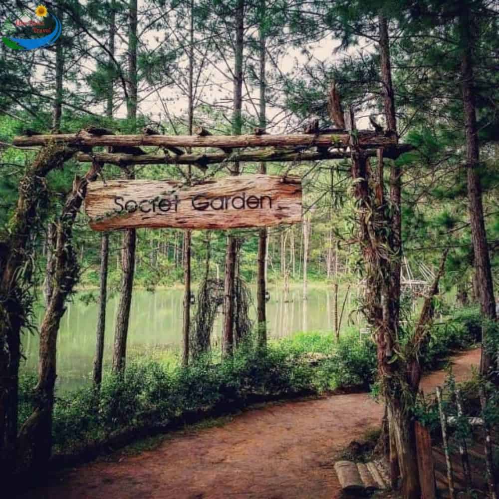 Cổng vào secret garden Đà Lạt