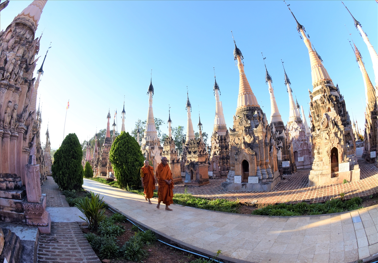 Một ngôi chùa với hàng trăm ngôi tháp ở tiểu bang Shan