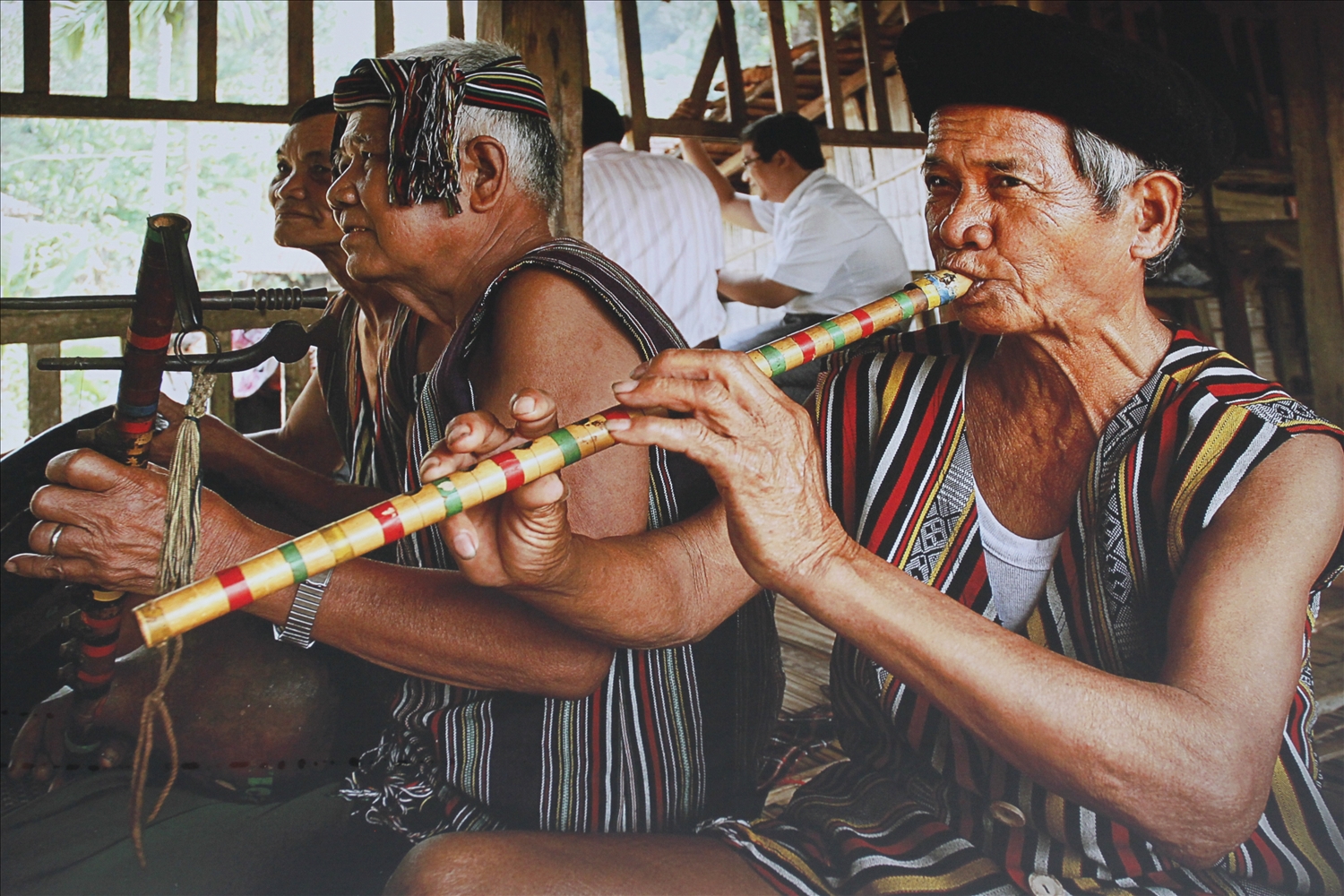 Các nghệ nhân biểu diễn nhạc cụ truyền thống