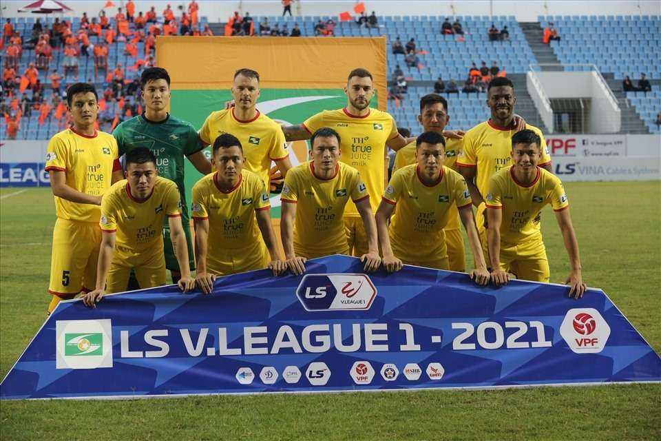 Sông Lam Nghệ An không xuống hạng sau khi V.League 2021 bị huỷ vì dịch COVID-19. Ảnh: VPF