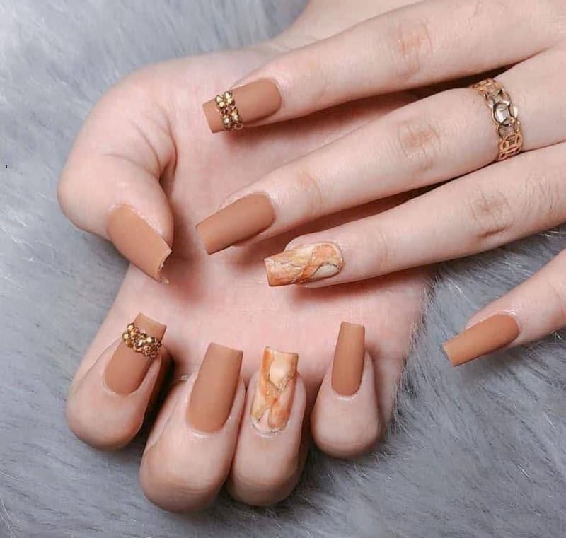 Mẫu nail đính đá