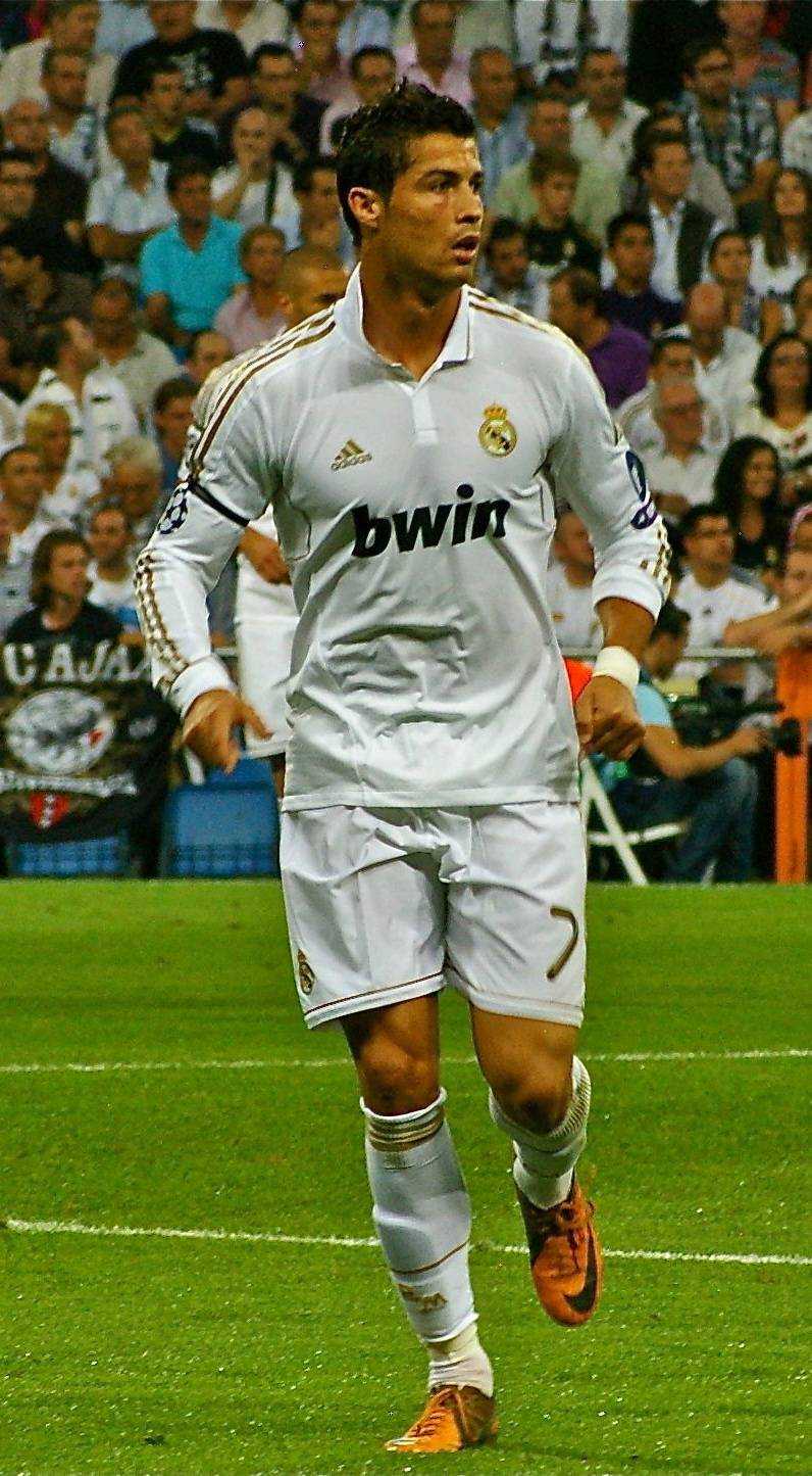 Ronaldo ghi 46 ban trong chien dich gianh ngoi vo dich La Liga 2011-12 cua Real Madrid trong mua giai thu ba cua anh o Tay Ban Nha