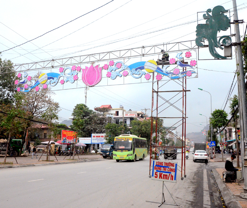 trang trí cổng chào đón tết