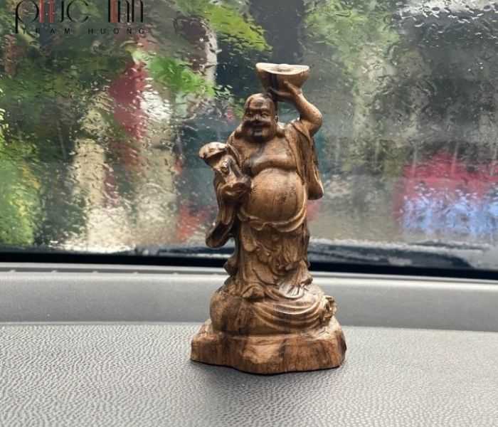 Tượng Phật Trầm để xe ô tô
