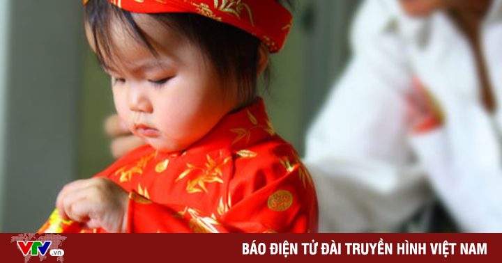 Biến tướng lì xì: Mừng tuổi đầu năm hay cho nhau tiền?