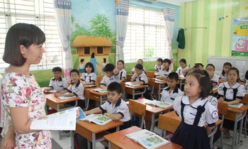 TPHCM xây dựng 'khẩn' chính sách hỗ trợ học phí