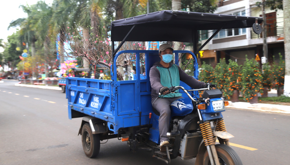 Kiếm tiền triệu mỗi ngày từ nghề ''chở tết''