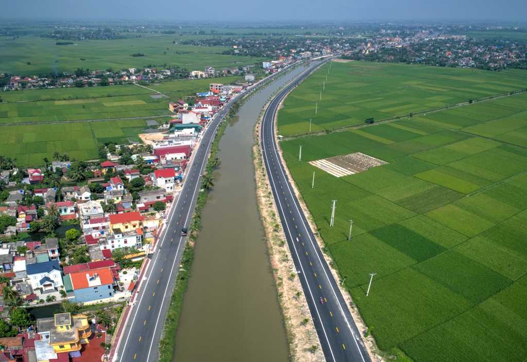 Tuyến đường đôi gần 1.300 tỉ đồng với điểm nhấn là dải phân cách bằng… kênh nước độc đáo ở H. Vĩnh Bảo 