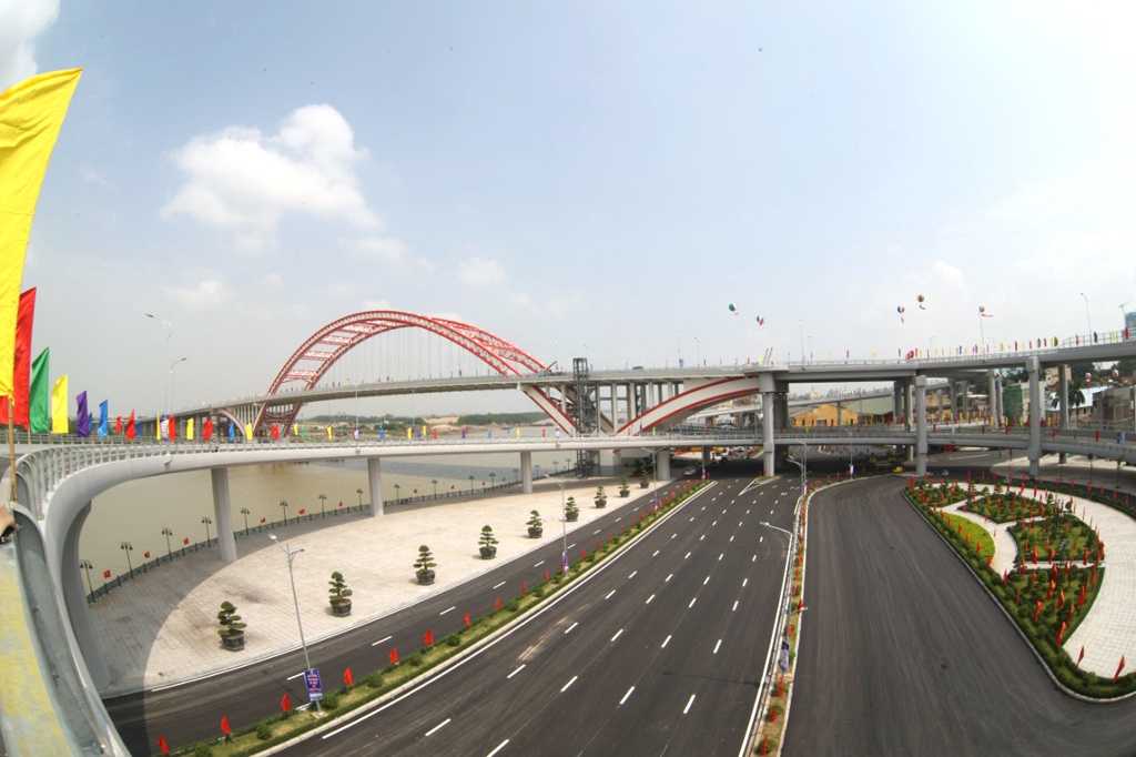 Cầu Hoàng Văn Thụ với tổng mức đầu tư 2.173 tỉ đồng vừa được thông xe kỹ thuật vào ngày 15.10 