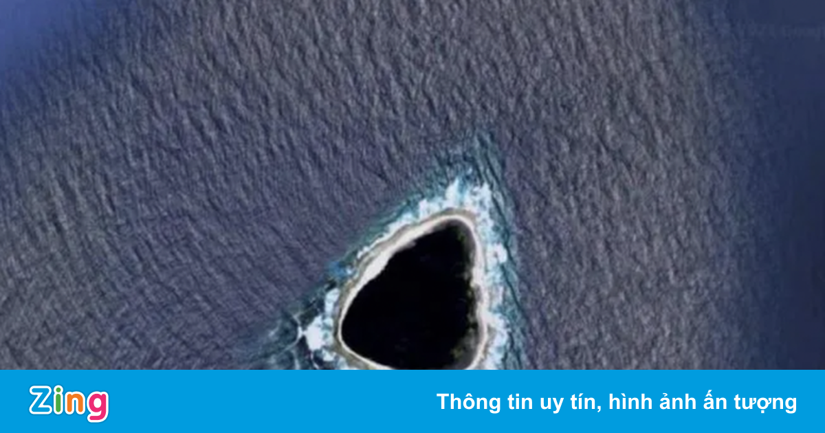 Hòn đảo giống hố đen xuất hiện trên Google Maps