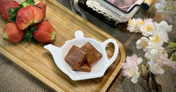 Tự làm kẹo caramel dâu đãi khách dịp Tết