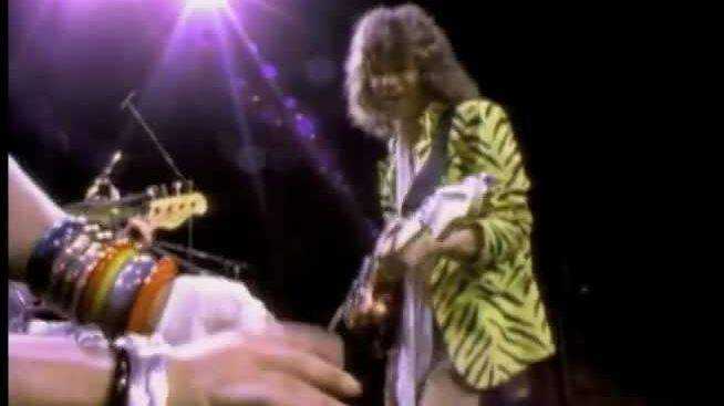 Bản hit "Jump" của Van Halen. Video: VHTelevision.