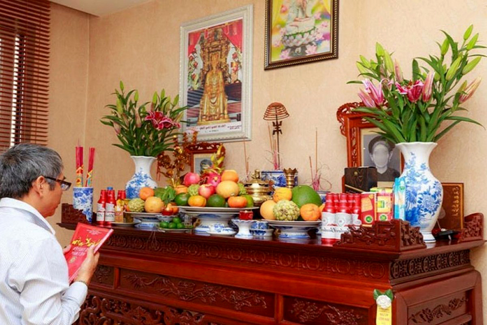 Bàn thờ gia tiên ngày Tết rất được mọi gia đình Việt chú trọng