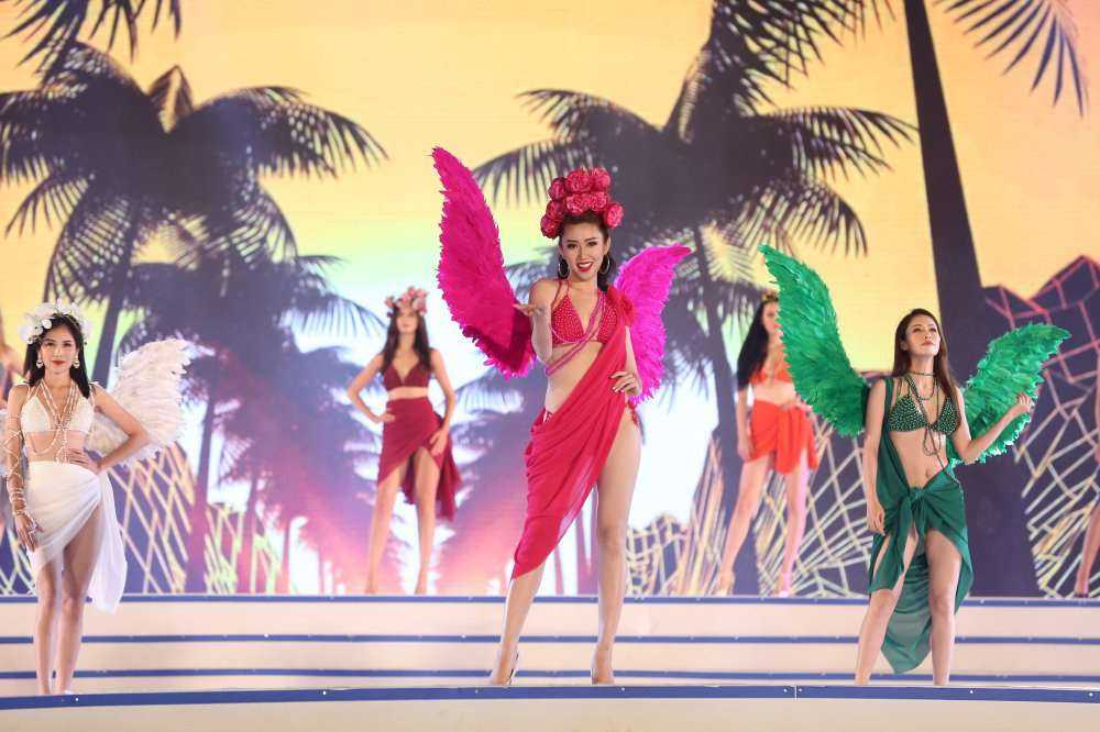 Dàn hoa hậu, người đẹp diễn bikini như Victoria's Secret tại Lễ hội Sầm Sơn - ảnh 1