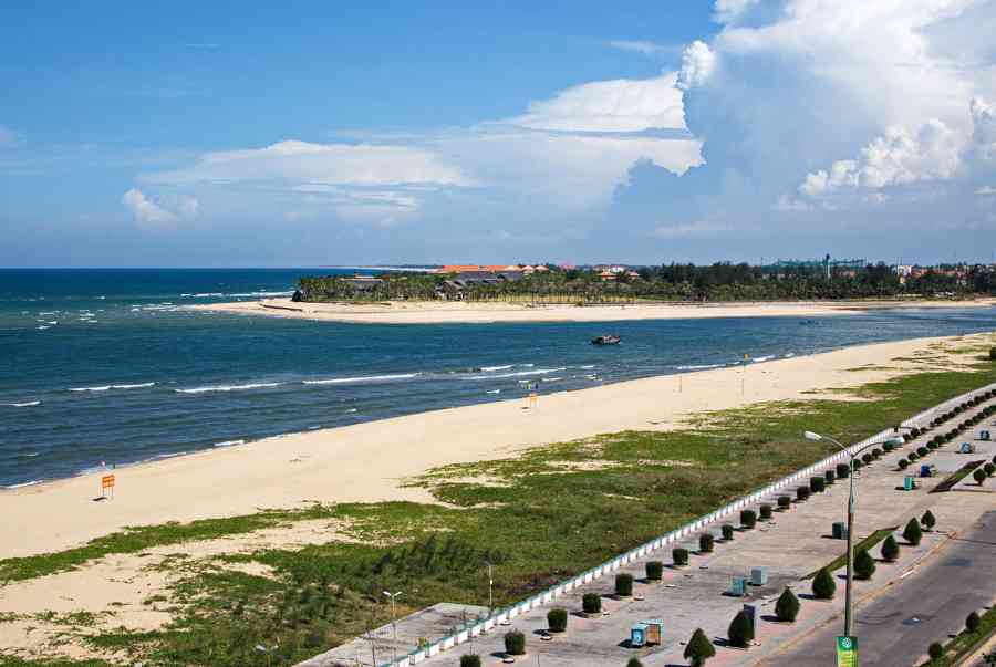 Biển Nhật Lệ Quảng Bình - Một Trong 10 Bãi Biển Đẹp Nhất Việt Nam