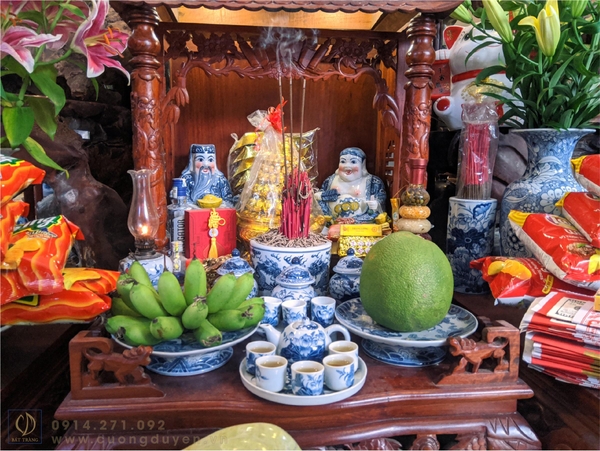 Khám phá truyền thống thắp hương trên ban thờ của người Việt