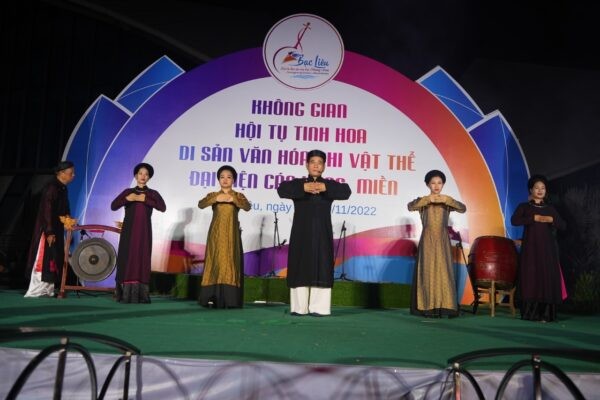 Tiết mục trình diễn của thành phố Hà Nội tại sân khấu chính