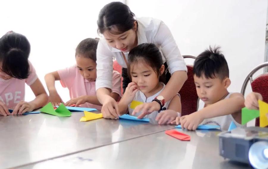 C&aacute;c học sinh tham gia dự &aacute;n của trường HaNoi Academy triển khai với sự bảo trợ của Chương tr&igrave;nh gi&aacute;o dục to&aacute;n học POMATH&nbsp;