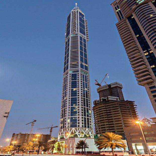Khách sạn Pentominium này tọa lạc tại bờ biển Dubai. 