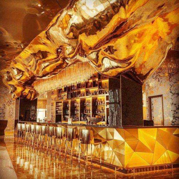 khách sạn 7 sao Thế Giới Burj al-Arab có quầy bar dát vàng