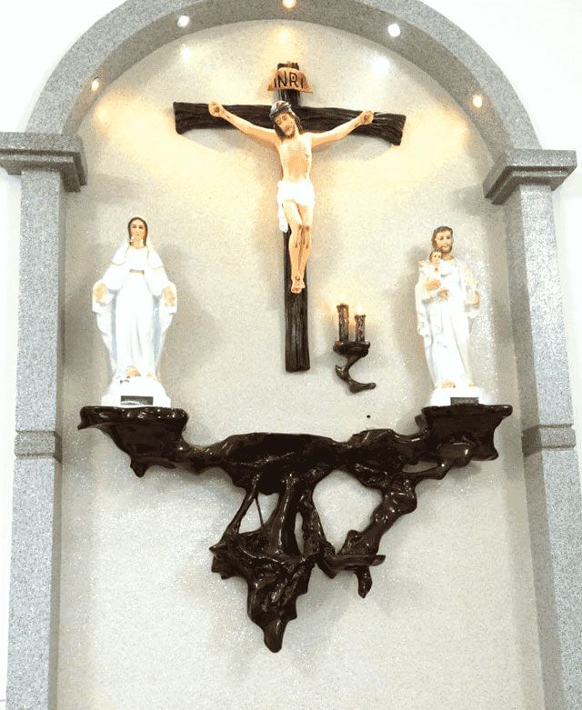 Vị trí tượng Chúa Giêsu luôn ở vị trí cao nhất trên bàn thờ