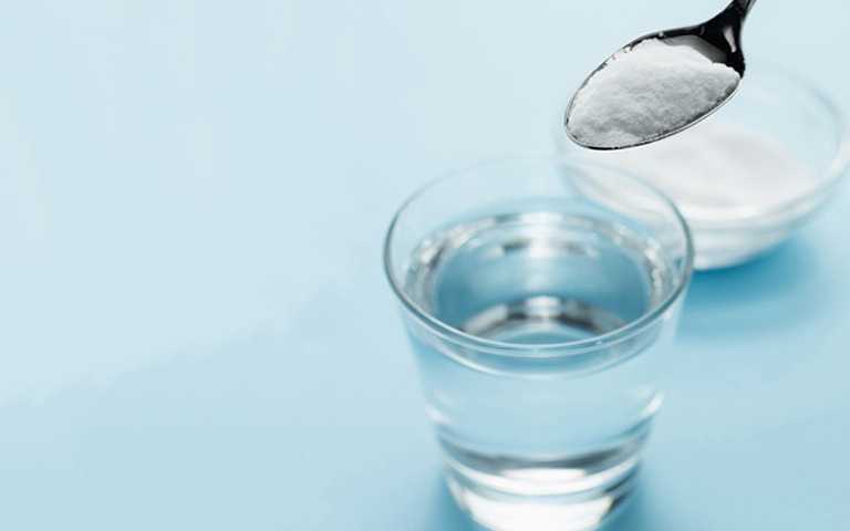 cách làm giảm cơn đau bao tử tại nhà bằng nước muối ấm
