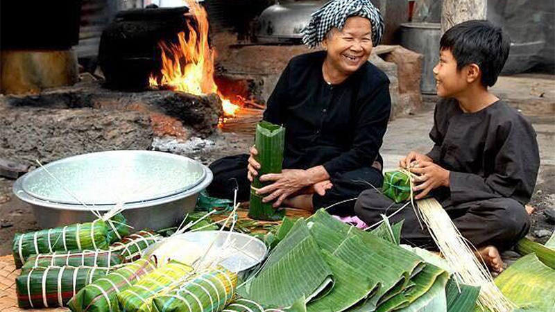 Cách gói bánh Tét Tết ngon miền Tây siêu đẹp và đơn giản (kèm ảnh)