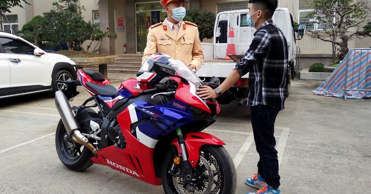 Hà Nội: Thanh niên chạy mô tô 299 km/h không có giấy phép ...