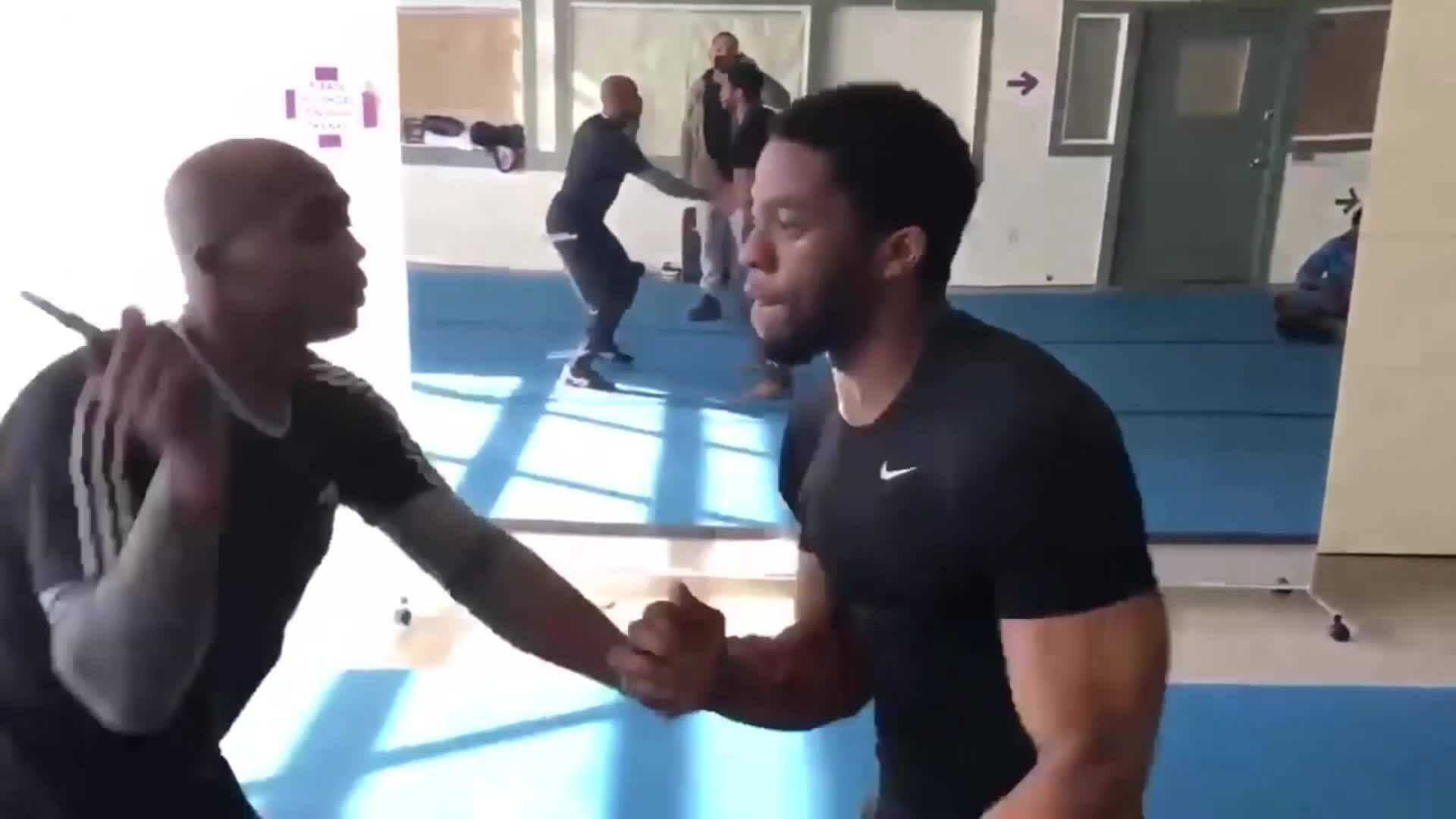 Cảnh tập luyện của "Black Panther" Chadwick Boseman