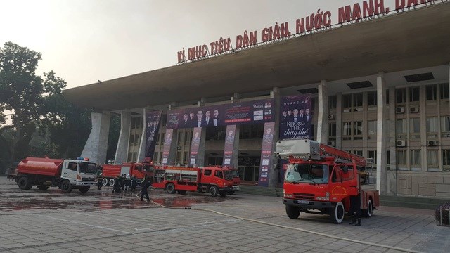 Hà Nội: Cháy lớn tại Cung văn hóa hữu nghị Việt Xô, khói đen bốc ngùn ngụt - 1