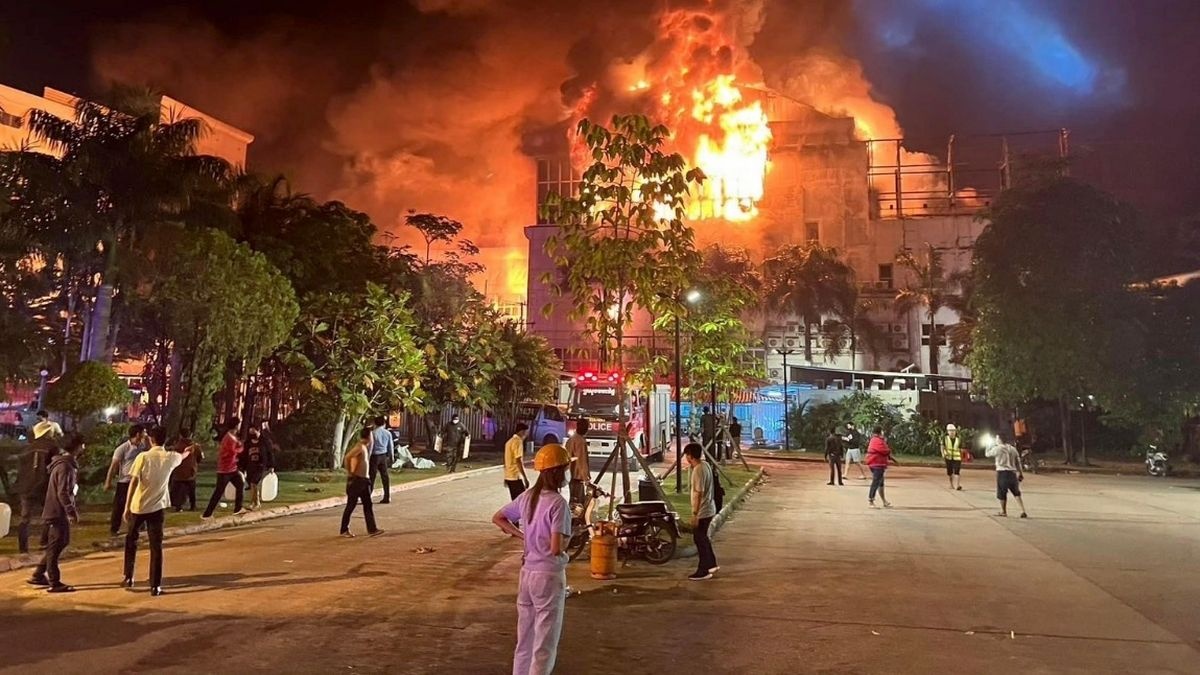 Cháy lớn ở khách sạn kiêm sòng bạc Campuchia, ít nhất 10 người thiệt mạng - ảnh 1