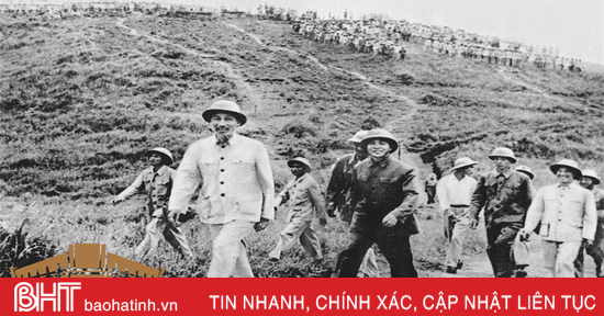 Chủ tịch Hồ Chí Minh - “Anh hùng giải phóng dân tộc, nhà văn hóa kiệt xuất”