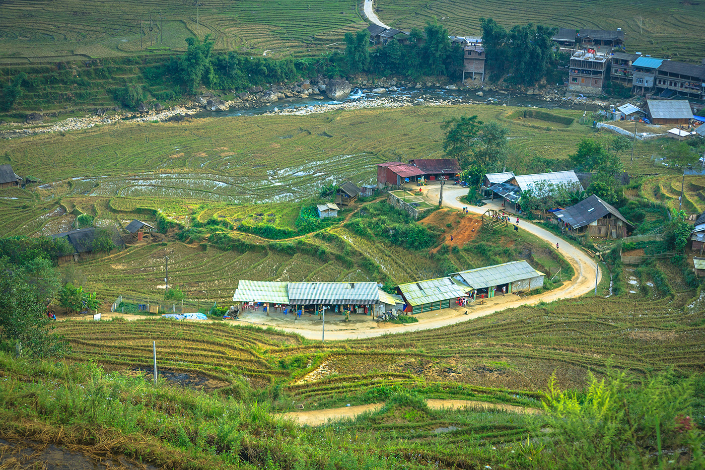 Hai anh em náo nức về quê