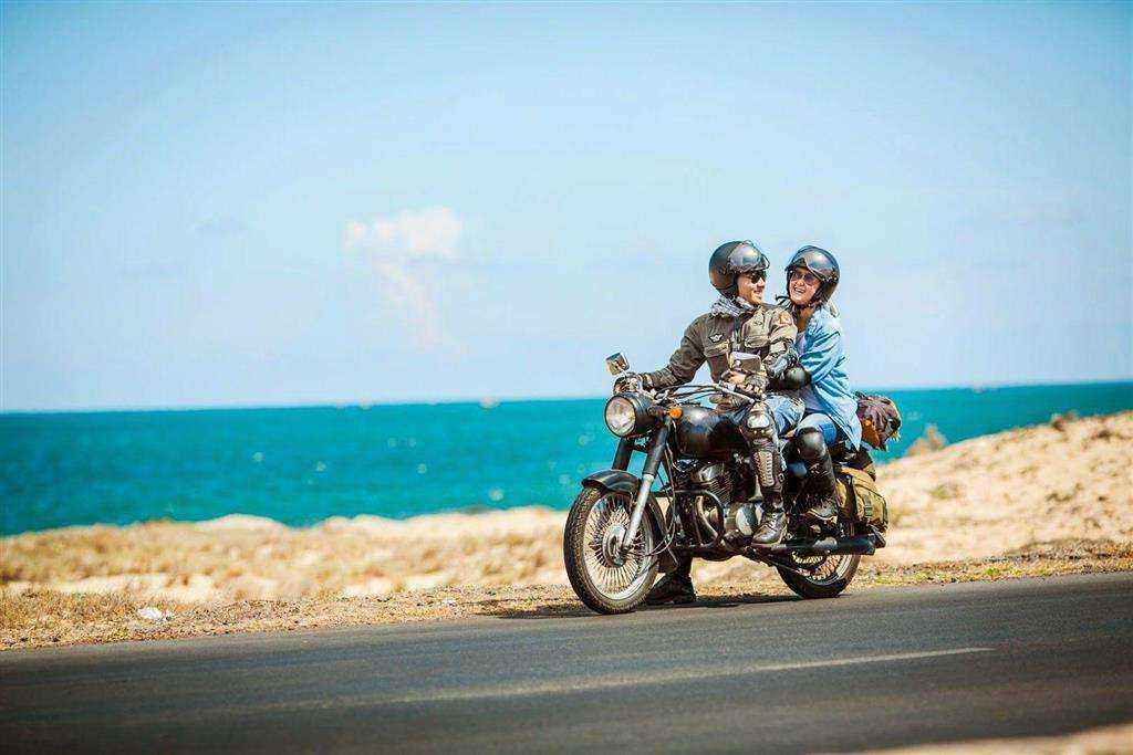 Đi xe máy sẽ giúp bạn có nhiều trải nghiệm hơn trên cung đường Quy Nhơn – Đà Nẵng