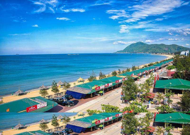 Biển Thiên Cầm - địa điểm du lịch Nghệ An Hà Tĩnh được du khách yêu mến mỗi dịp hè về (Ảnh: sưu tầm)